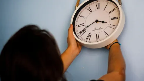 Conoce si los relojes se atrasan o se adelantan.