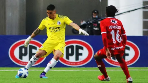 Brayan Cortés tuvo mala fortuna en el cierre del partido ante Unión La Calera y vio como su retaguardia cayó dos veces en Colo Colo