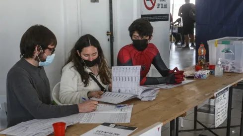 Conoce cuándo les pagarán a los vocales de mesa del Plebiscito.