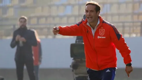 Olguín aconseja a MIranda pensar solo en el torneo.