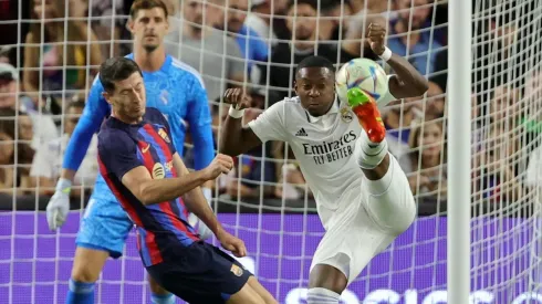 Real Madrid y Barcelona están igualados en la cima de La Liga.