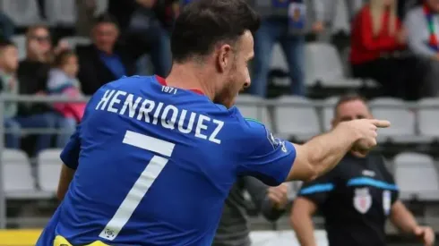 El delantero nacional anota en la igualdad de su club en Polonia