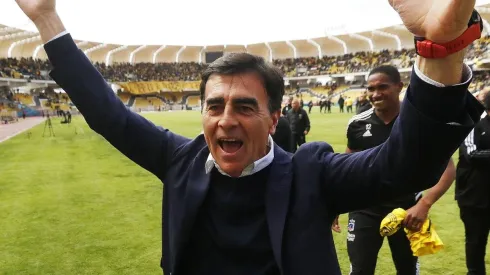 Stöhwing firma que Gustavo Quinteros no se mueve de Colo Colo.