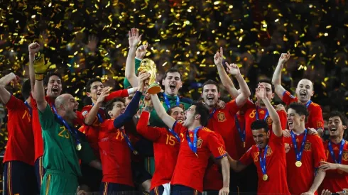 España, campeón del mundo en 2010, no pudo pasar la primera ronda en Brasil 2014