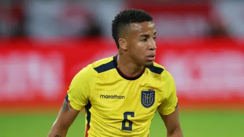 El futbolista publicó algunas imágenes en su cuenta de Twitter