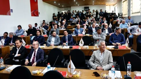 El torneo largo se mantendrá en el fútbol chileno tras el Consejo de Presidentes