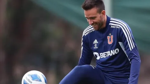 Matías Zaldivia tuvo su estreno con los hinchas azules con la camiseta de Universidad de Chile