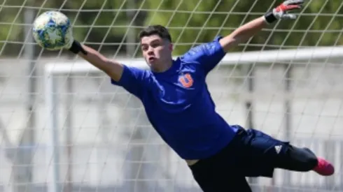 Garrido debutó en el arco azul y mandó recado de inmediato.