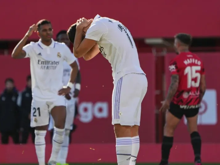 Real Madrid cae ante Mallorca y se aleja del Barcelona en la Liga