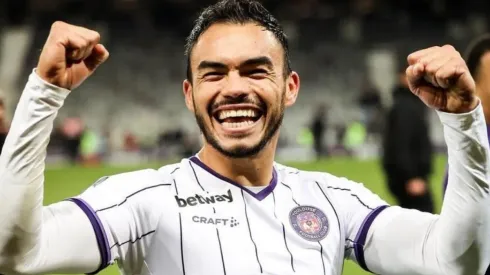 El ex capitán de Colo Colo abordó el Superclásico 193 desde Francia