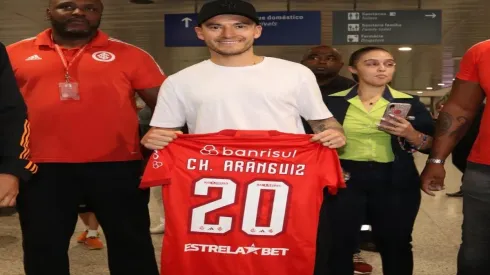 Charles Aránguiz ya está en Brasil para integrarse al Inter
