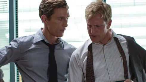Matthew McConaughey y Woody Harrelson en True Detective