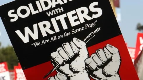 La huelga de guionistas comenzó la medianoche de este lunes.