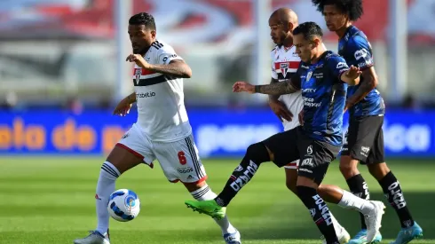 Colo Colo tiene tres nombres en carpeta para refoerzar la banda derecha en la defensa.