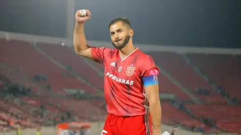 La U no se olvidó de Johnny en su cumpleaños.