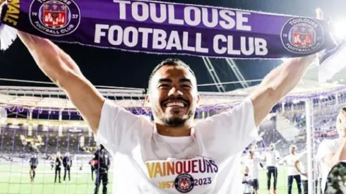 Suazo celebra nuevamente en Francia.