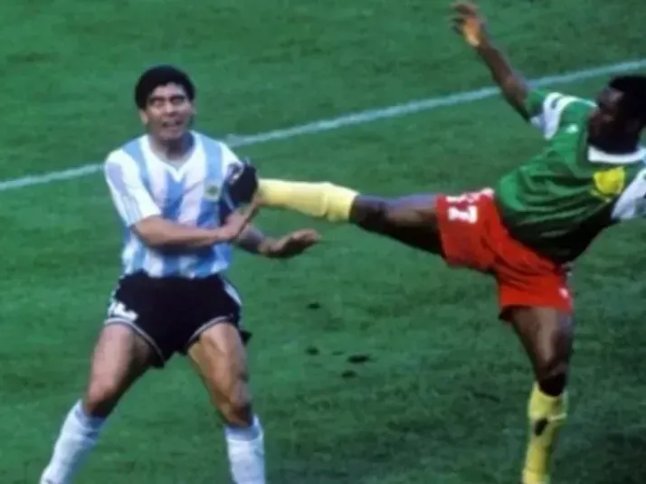 Video: La cruel patada contra Maradona cumple 33 años