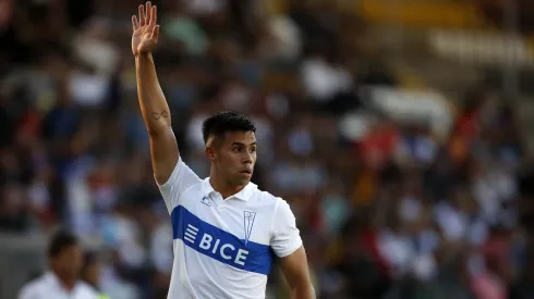 Alexander Aravena podría dejar la Universidad Católica para sumarse a un club en el extranjero