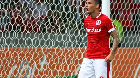 Charles Aránguiz se lesionó en Brasil y ya no ponen fecha para su vuelta.