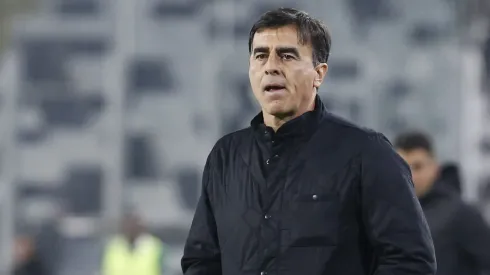 Histórico de Colo Colo le sube el tono a Gustavo Quinteros por los refuerzos.
