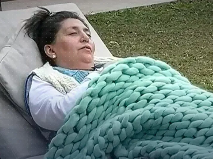 La Pincoya se desdobla, escapa de Gran Hermano y viaja a Chiloé