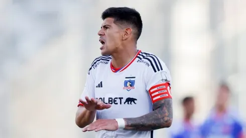 Esteban Pavez acerca posiciones con Colo Colo para su renovación.