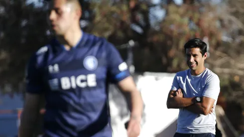 Nicolás Núñez debutó como técnico en la Universidad Católica y un histórico le dio con todo al nuevo estratega cruzado