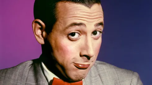 Paul Reubens se hizo famoso por interpretar al personaje infantil Pee-wee Herman.
