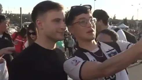 El hijo del ex jugador de Colo Colo se tomó unos minutos para sacarse fotografías con los hinchas albos.
