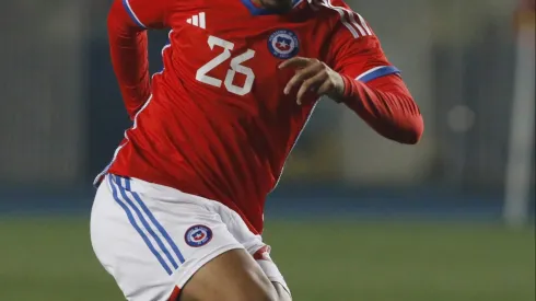Un jugador pretendido por Universidad Católica y UNiversidad de Chile decide ir al extranjero antes de seguir al fútbol chileno
