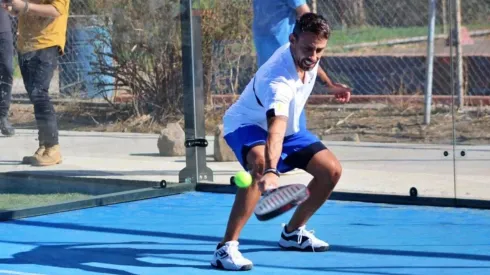 Jorge Valdivia es uno de los tantos ex jugadores que practica el pádel.
