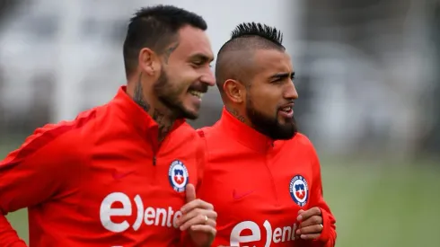 Vidal y Pinilla compartieron camarín en la Roja, donde levantaron el título de la Copa América.