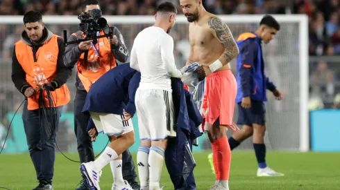 Hernán Galíndez se quedó con la camiseta de Lionel Messi (Foto: Getty) 
