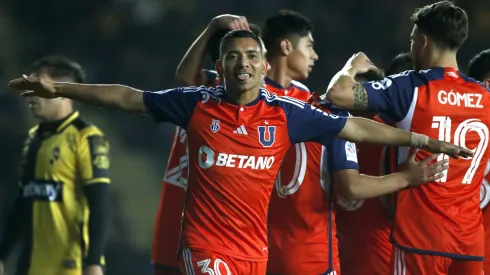 Futbol, Coquimbo Unido vs Universidad de Chile.<br />
Fecha 13, campeonato Nacional 2023.<br />
El jugador de Universidad de Chile Cristian Palacios, centro, celebra su gol contra Coquimbo Unido durante el partido de primera division disputado en el estadio Francisco Sanchez Rumoroso en Coquimbo, Chile.<br />
10/04/2023<br />
Andres Pina/Photosport
Football, Coquimbo Unido vs Universidad de Chile.<br />
Universidad de Chile’s player Cristian Palacios, center, celebrates after scoring against Coquimbo Unido during the first division match held at the Francisco Sanchez Rumoroso stadium in Coquimbo, Chile.<br />
10/04/2023<br />
Andres Pina/Photosport