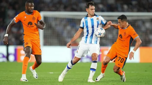 Alexis Sánchez -derecha- tuvo un reestreno positivo en el Inter