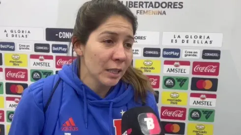 La defensora chilena quedó visiblemente triste por la derrota de la U.