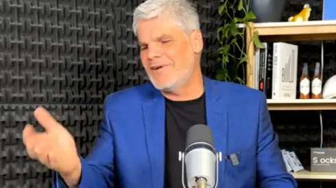 Juan Cristóbal Guarello no comparte idea de seguidor que le menciona a Humberto Suazo para La Roja (Foto: La Hora de King Kong)