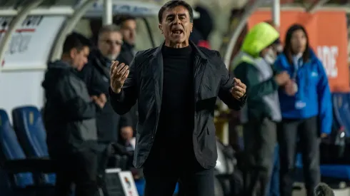 El entrenador Gustavo Quinteros suma varios interesados a un mes de que finalice su contrato con Colo Colo. (Foto: Guillermo Salazar)