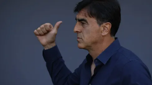 En Colo Colo quieren retener al entrenador Gustavo Quinteros. (Foto: Andrés Pina/Photosport)