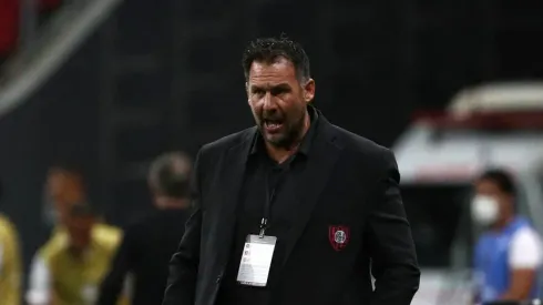 Técnico argentino se suma a la larga carpeta de Blanco y Negro.