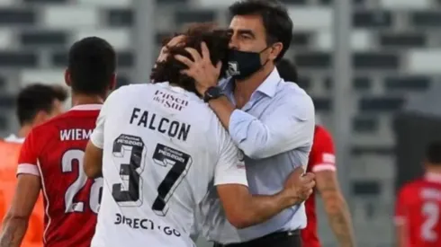 El defensor albo salió a respaldar al ex entrenador de Colo Colo.