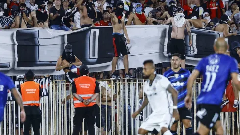Huachipato y Colo Colo intentaron jugar al fútbol, los hinchas ganaron lamentablemente la Supercopa