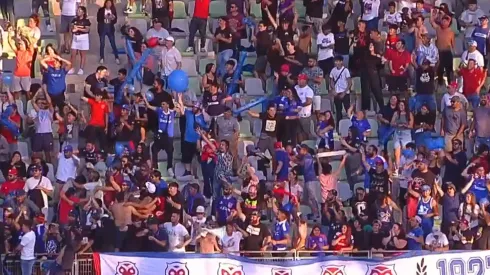 Los hinchas azules se hicieron sentir en el estadio Luis Valenzuela Hermosilla.