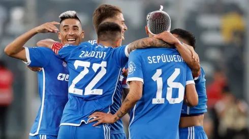 En plantel azul irradia pura felicidad tras derrotar a Colo Colo.