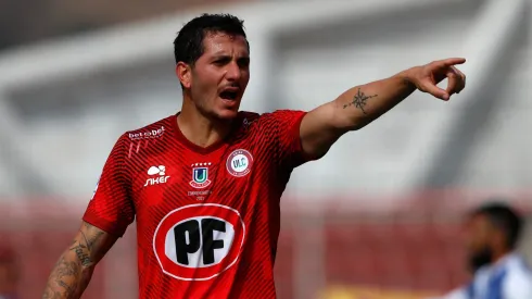 Gonzalo Castellani defendiendo la camiseta de Unión La Calera.