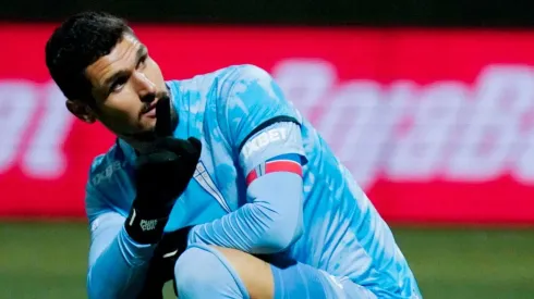 Hay hinchas que siguen enojados con el portero argentino-chileno.