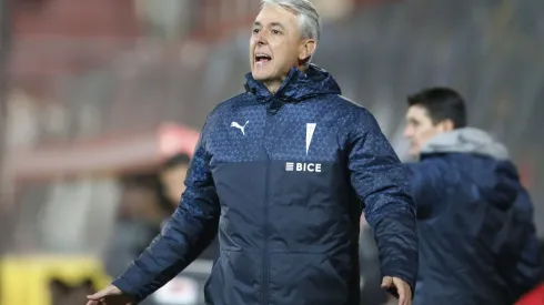 Tiago Nunes cuestionó el final del partido de la UC.