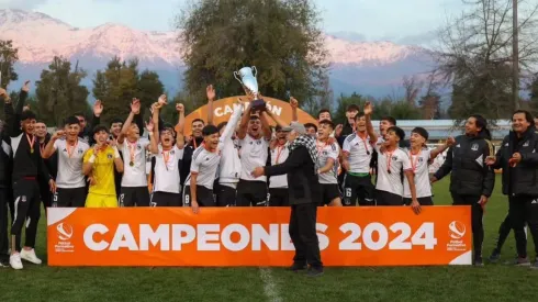 Colo Colo Sub 16 de coronó campeón ante Universidad de Chile. (Foto: @colocolofutboljoven)