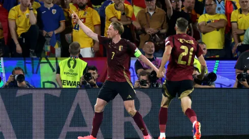 Bélgica le gana a Rumania y deja el grupo al rojo vivo en la Eurocopa.