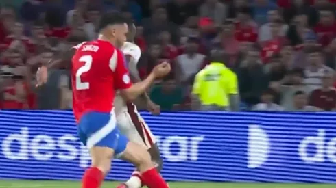 Impresentable lo de Roldán: Suazo es expulsado en la Roja.